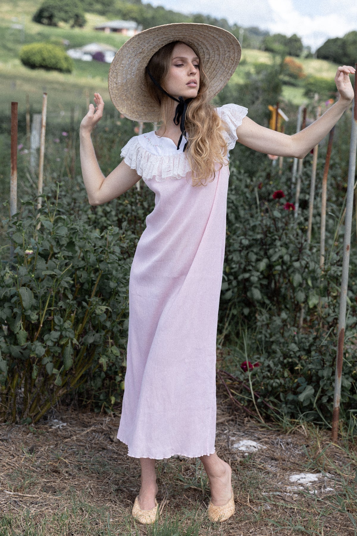 VINTAGE 1940's Pink Embroidered Statement Collar Nightgown Dress S/M