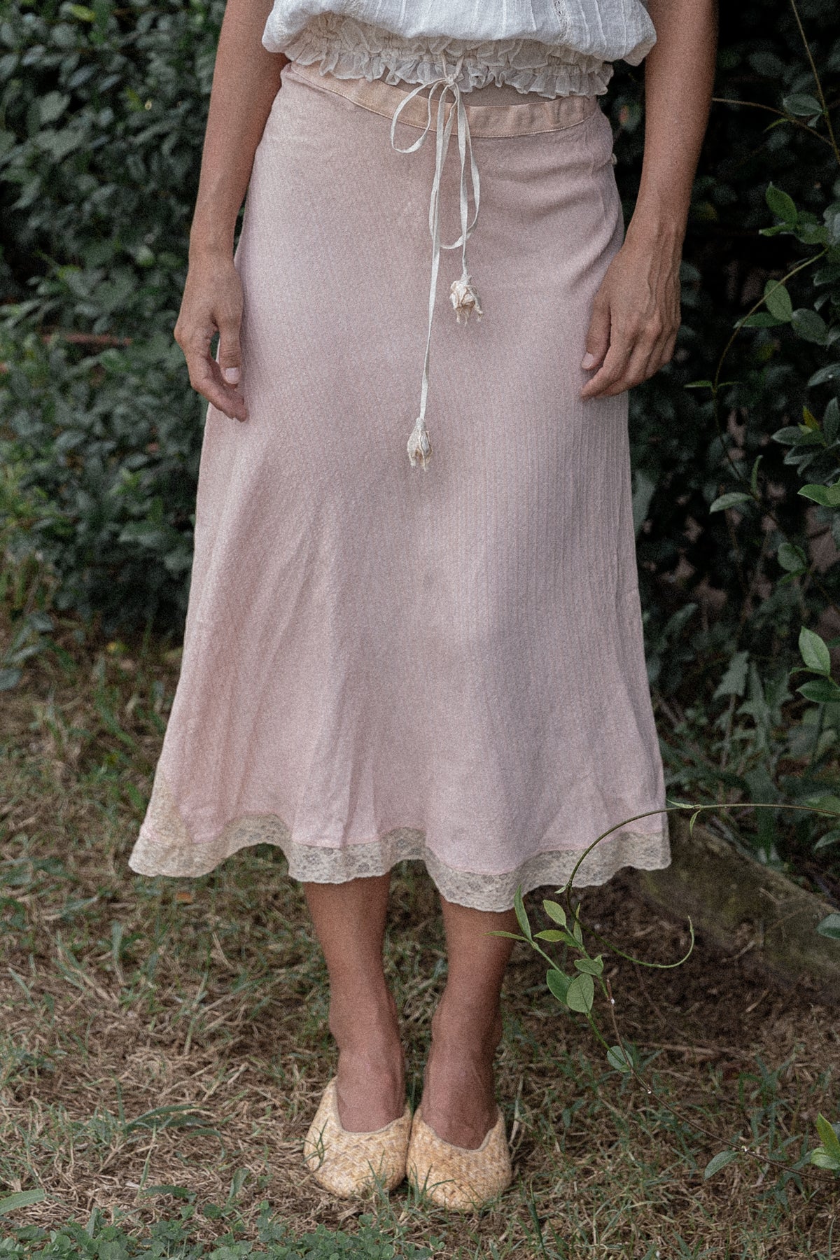 VINTAGE 1940's Ecru Lace Trimmed Pink Skirt S/M