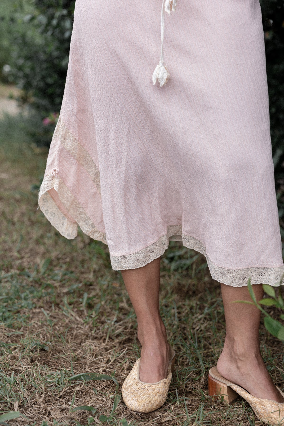VINTAGE 1940's Ecru Lace Trimmed Pink Skirt S/M