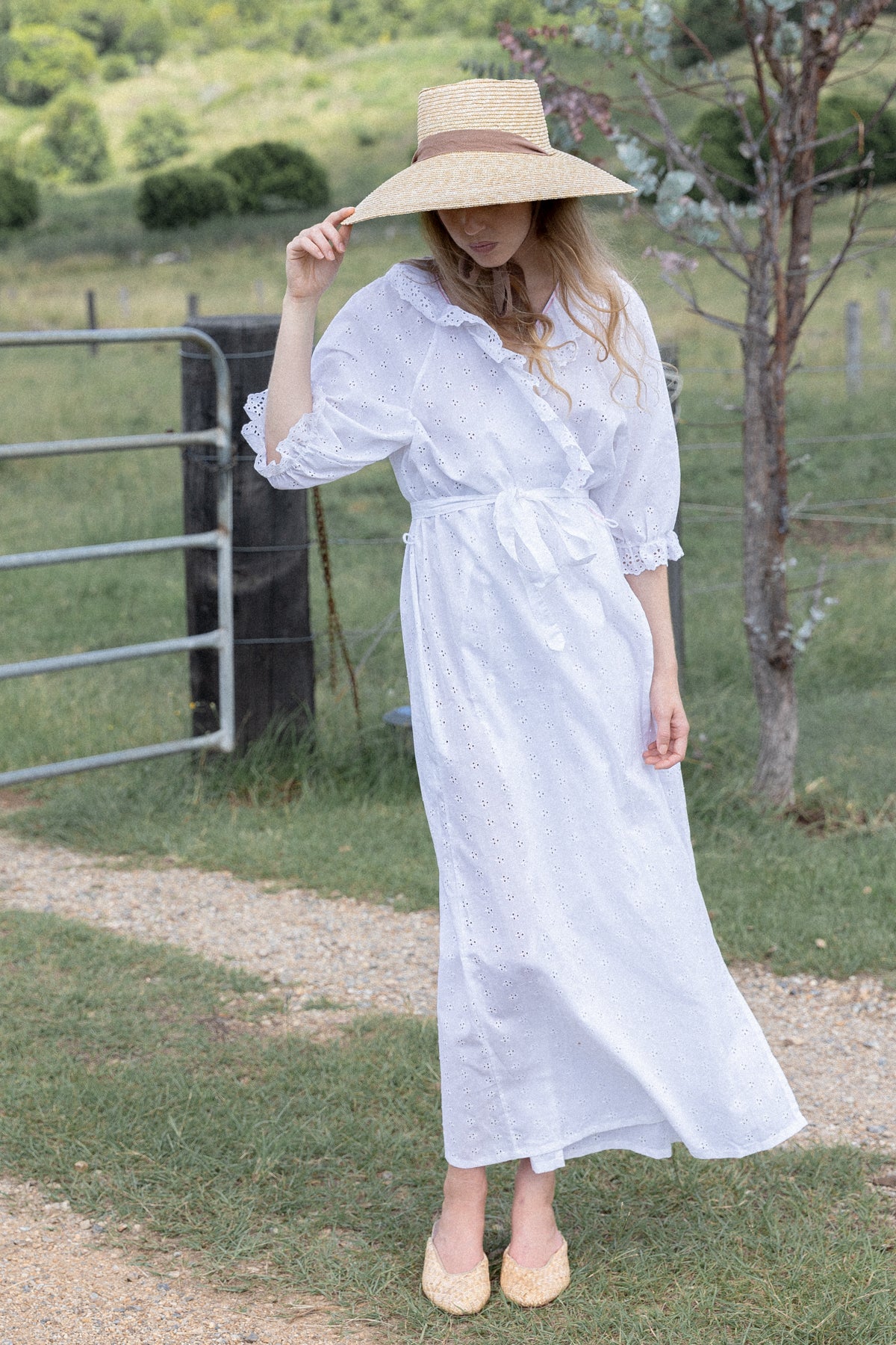 VINTAGE White Cotton Broderie Anglaise Wrap Gown Robe Free Size