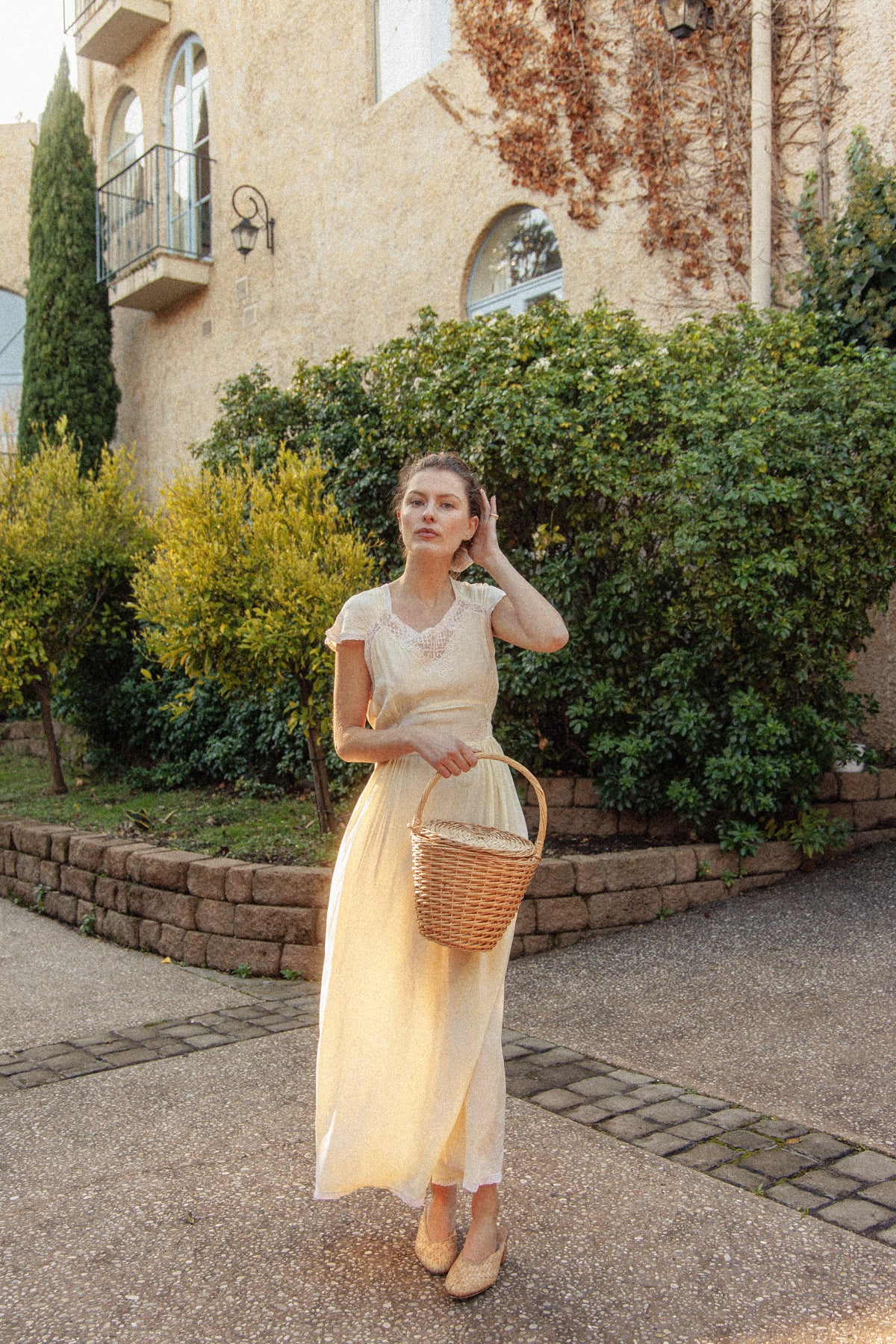 VINTAGE 1940's Pale Yellow Lace Trimmed Nightgown Dress M