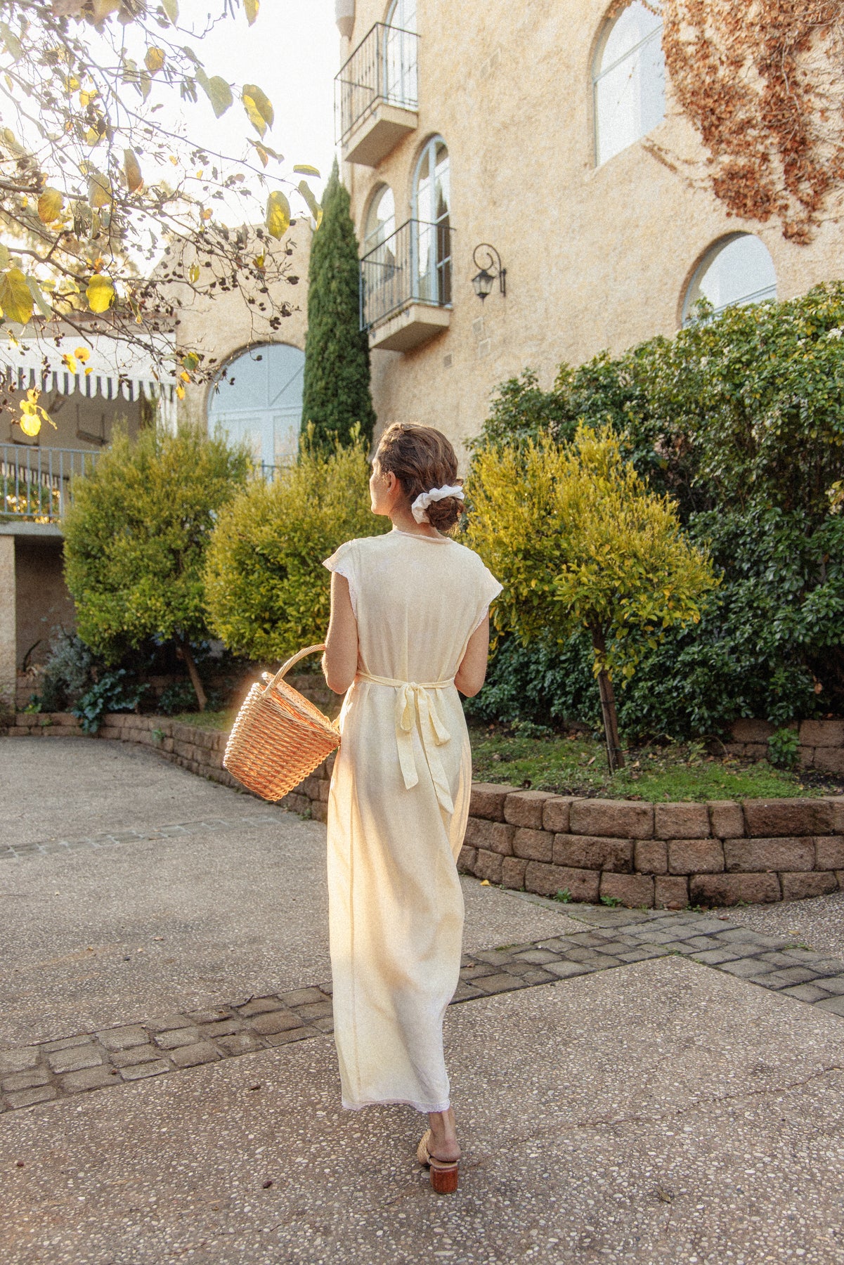 VINTAGE 1940's Pale Yellow Lace Trimmed Nightgown Dress M