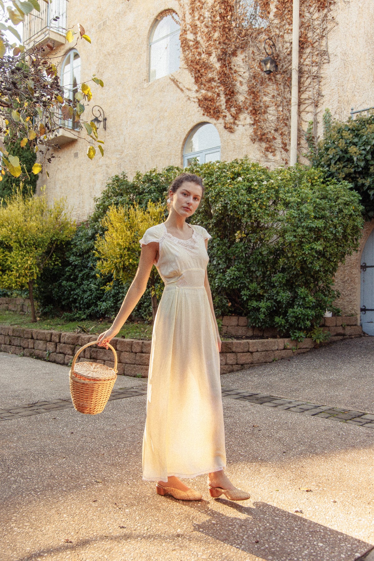VINTAGE 1940's Pale Yellow Lace Trimmed Nightgown Dress M