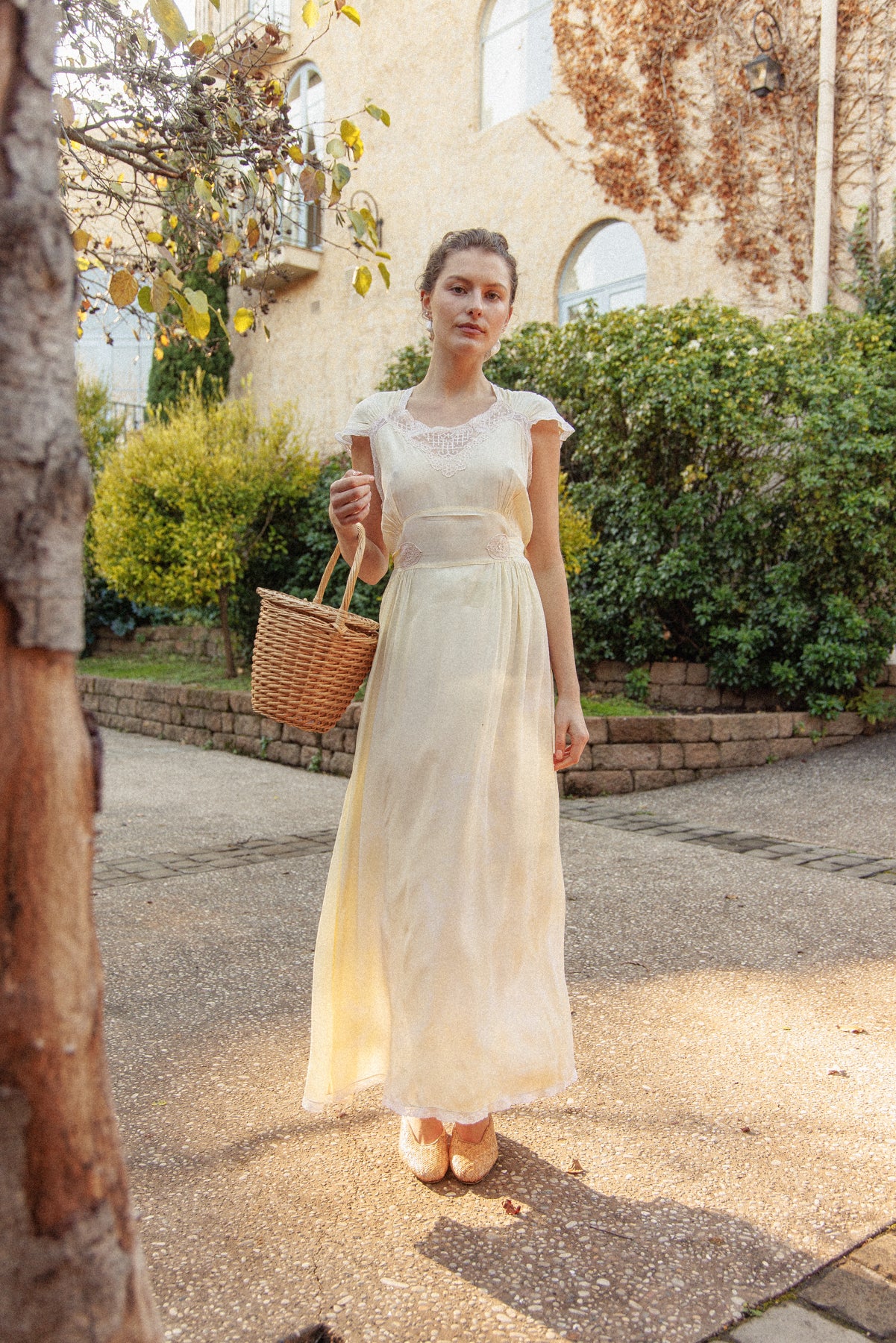 VINTAGE 1940's Pale Yellow Lace Trimmed Nightgown Dress M