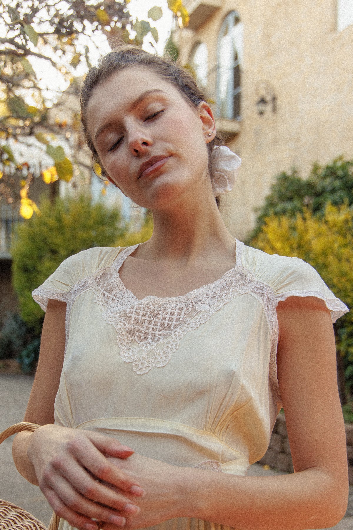 VINTAGE 1940's Pale Yellow Lace Trimmed Nightgown Dress M