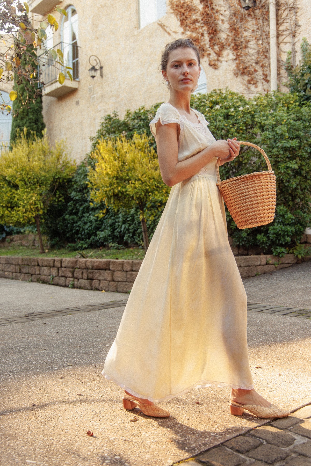 VINTAGE 1940's Pale Yellow Lace Trimmed Nightgown Dress M
