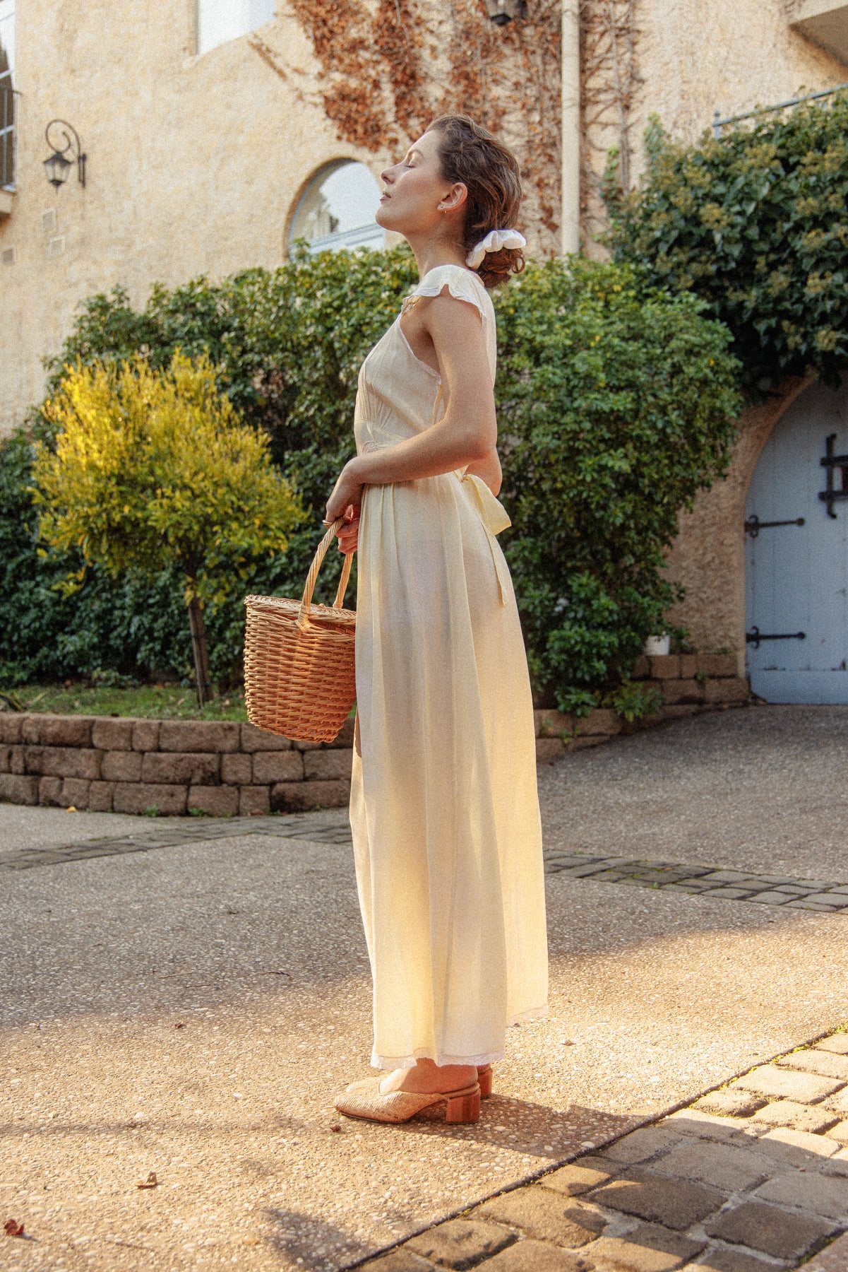 VINTAGE 1940's Pale Yellow Lace Trimmed Nightgown Dress M