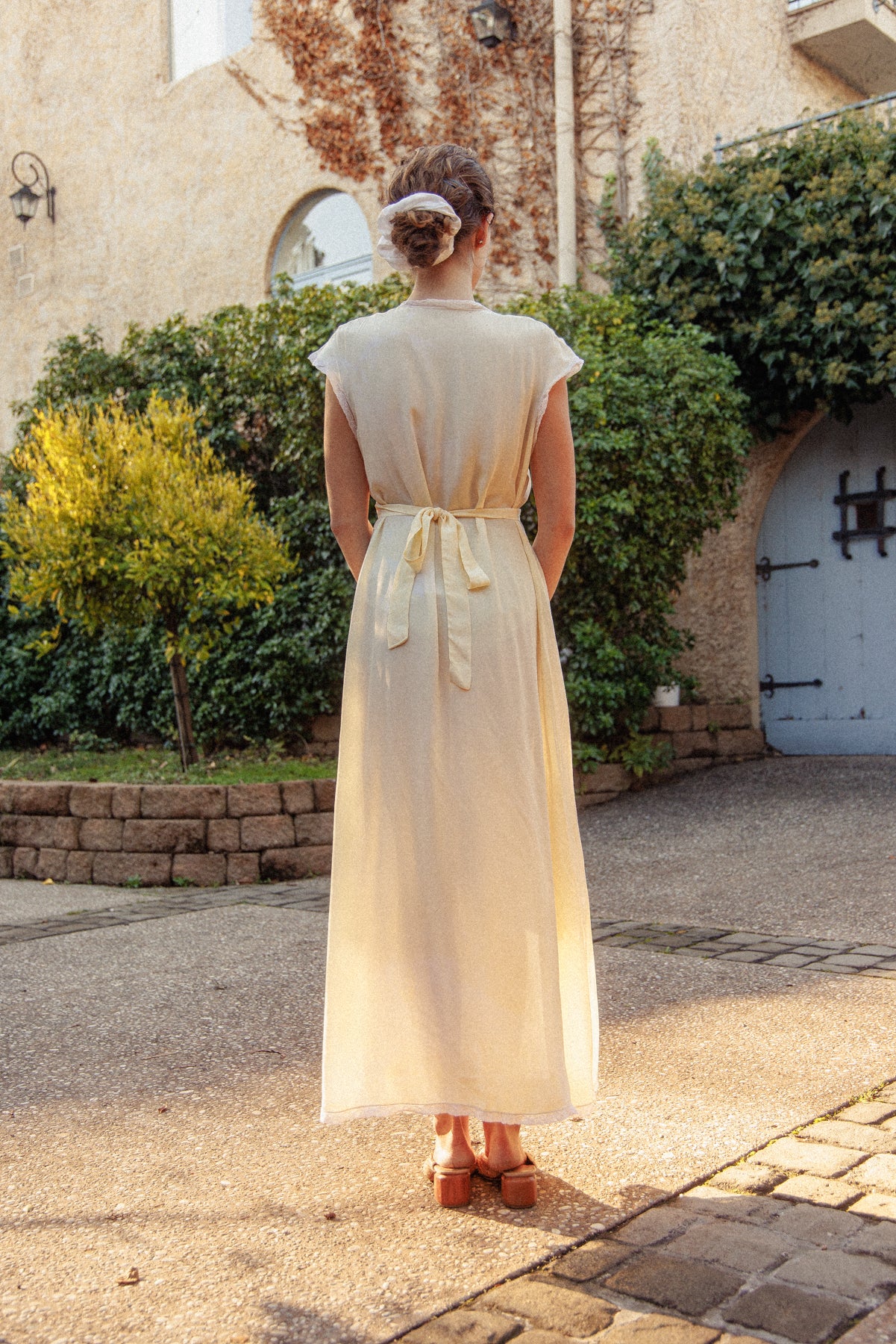 VINTAGE 1940's Pale Yellow Lace Trimmed Nightgown Dress M