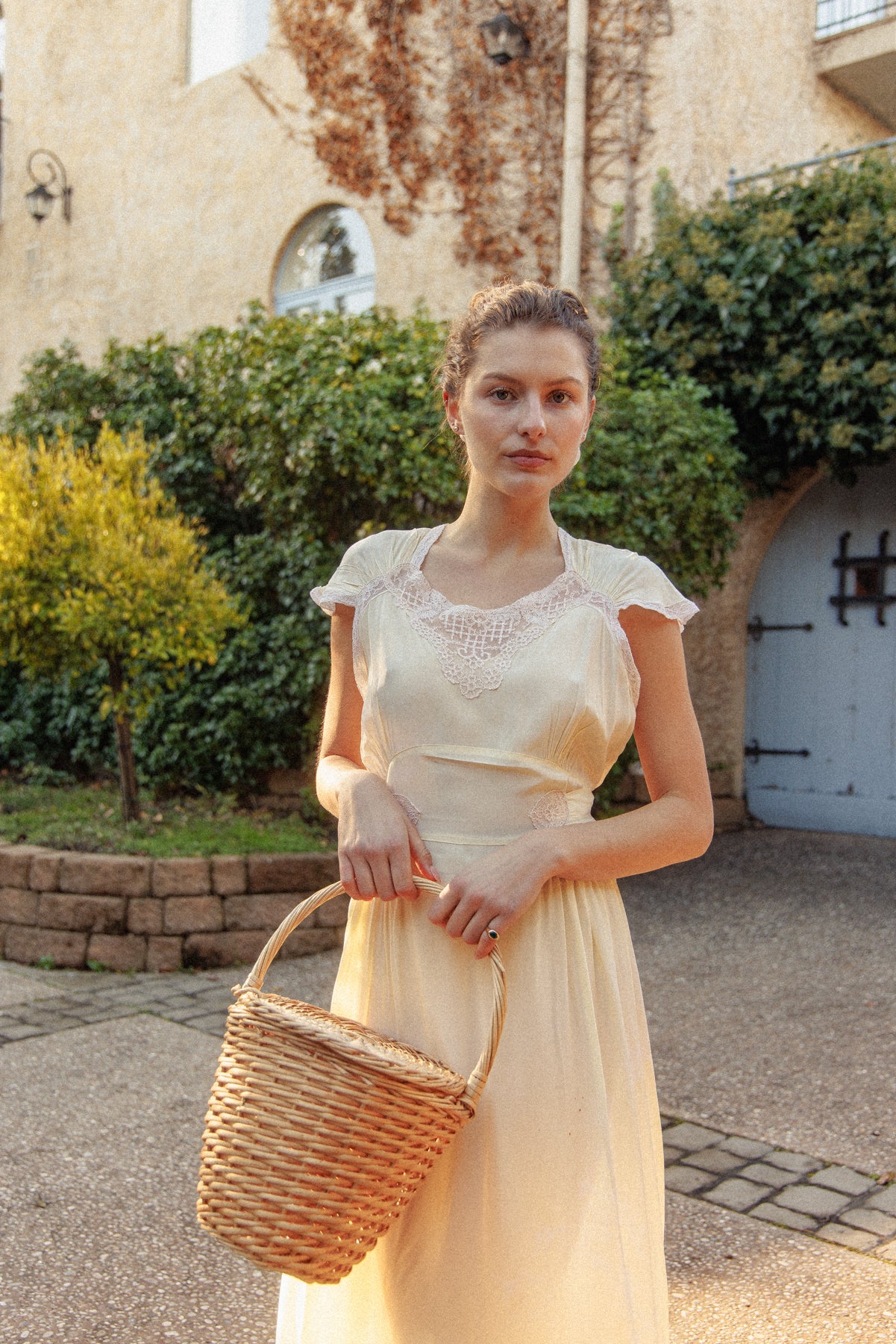 VINTAGE 1940's Pale Yellow Lace Trimmed Nightgown Dress M