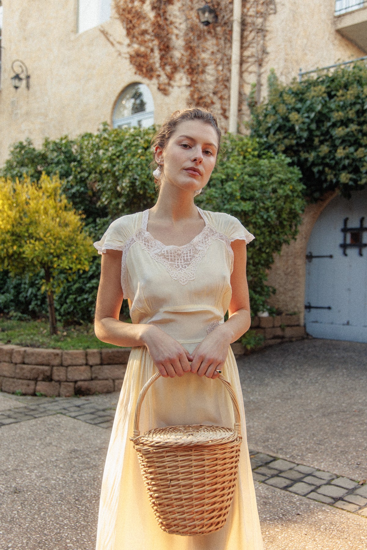 VINTAGE 1940's Pale Yellow Lace Trimmed Nightgown Dress M