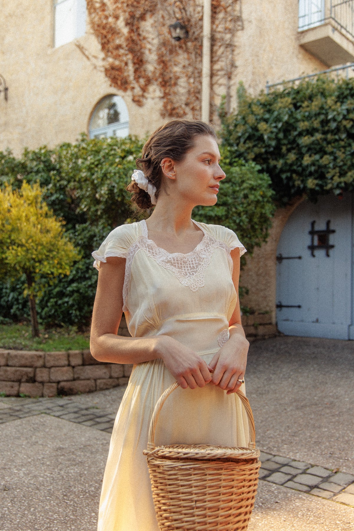 VINTAGE 1940's Pale Yellow Lace Trimmed Nightgown Dress M