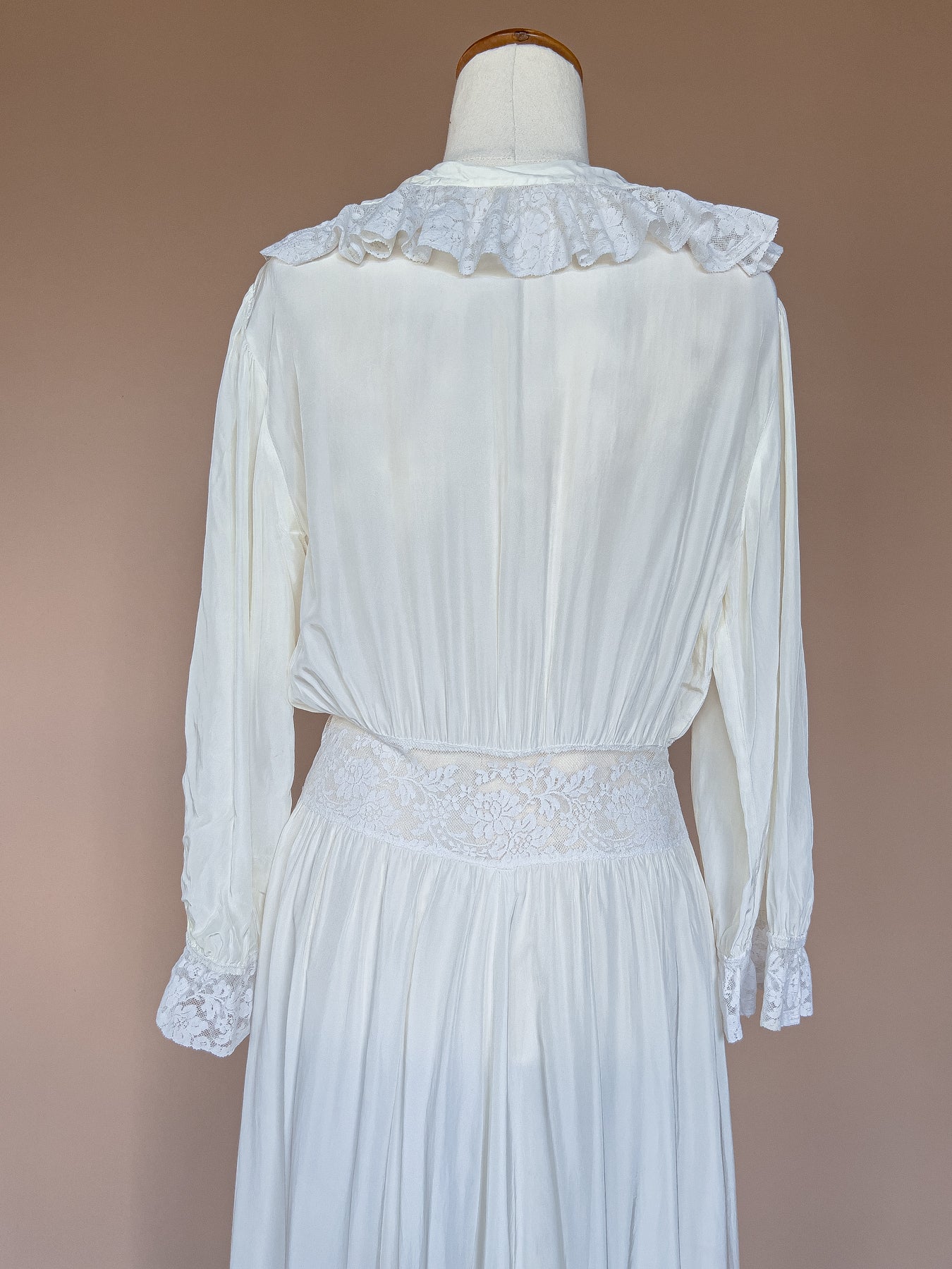 VINTAGE 1940's White Bridal Peignoir Nightgown Robe S