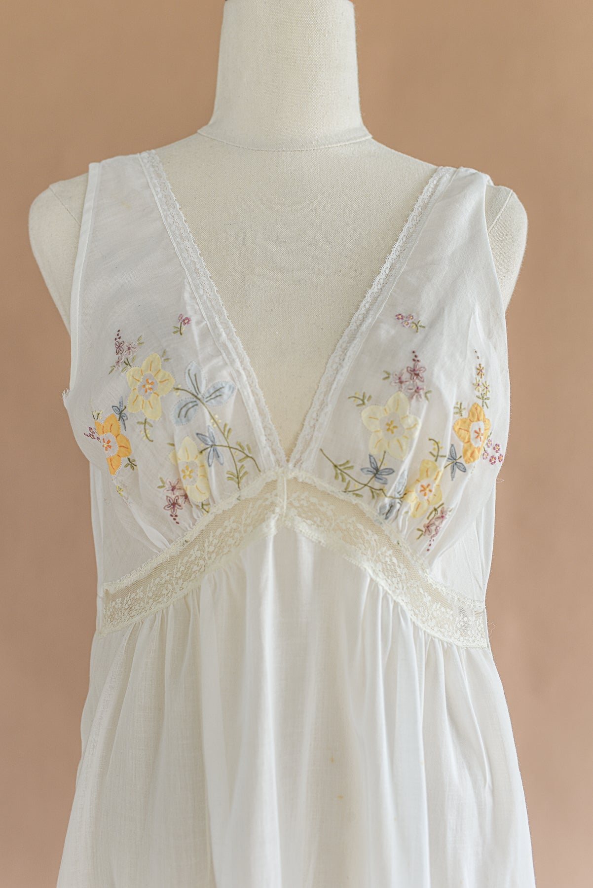 VINTAGE 1940's Cotton Flower Embroidered Maxi Nightgown Dress S/M
