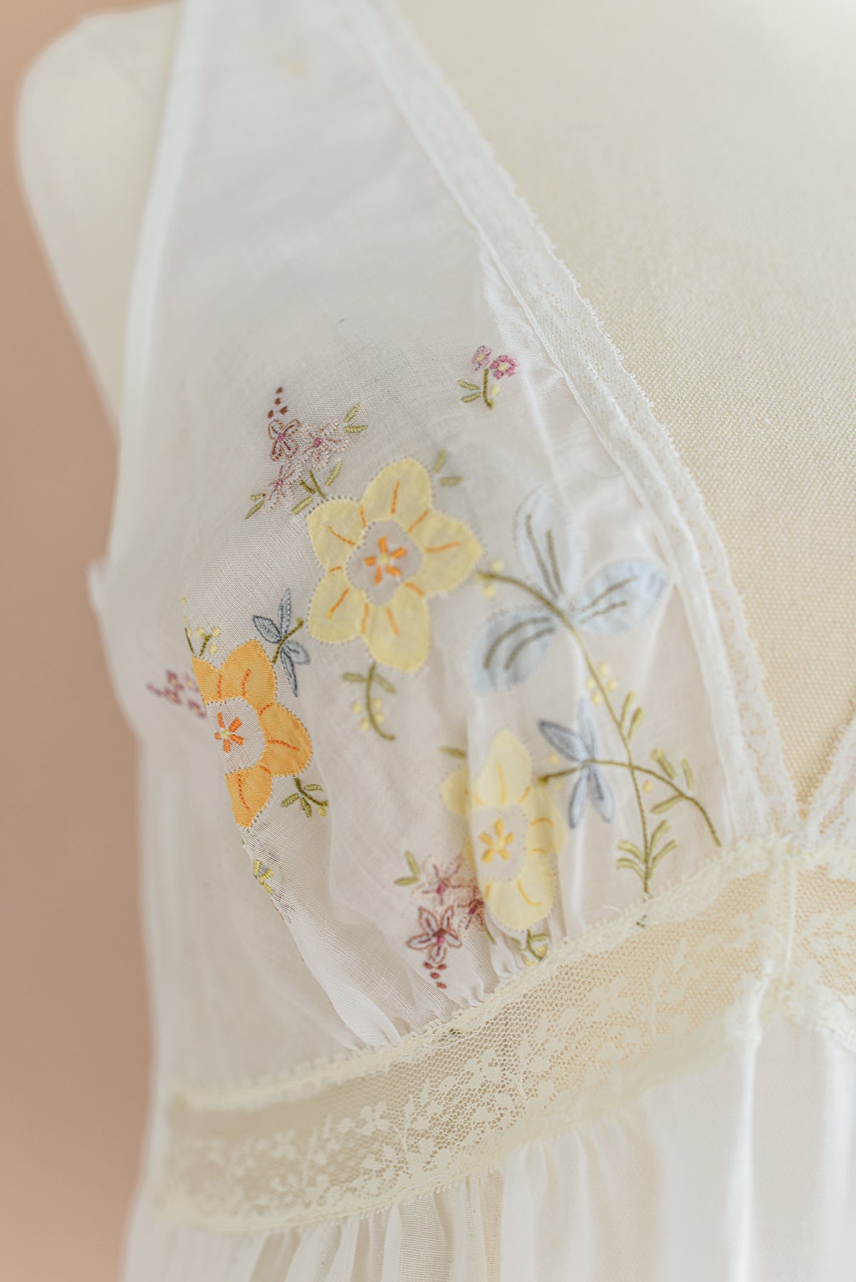 VINTAGE 1940's Cotton Flower Embroidered Maxi Nightgown Dress S/M