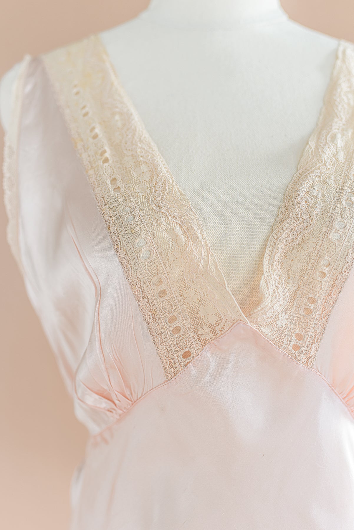 VINTAGE 1940's Pink Maxi Bias Cut Nightgown Dress S/M