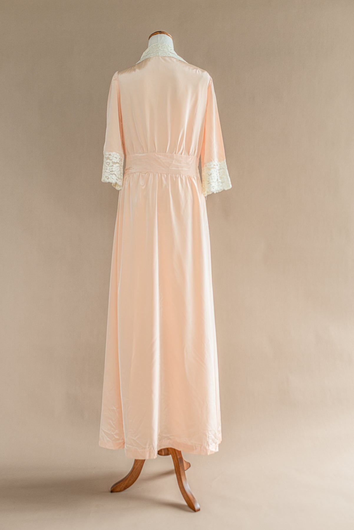 VINTAGE 1940's Peach Pink Lace Trimmed Peignoir Robe S/M