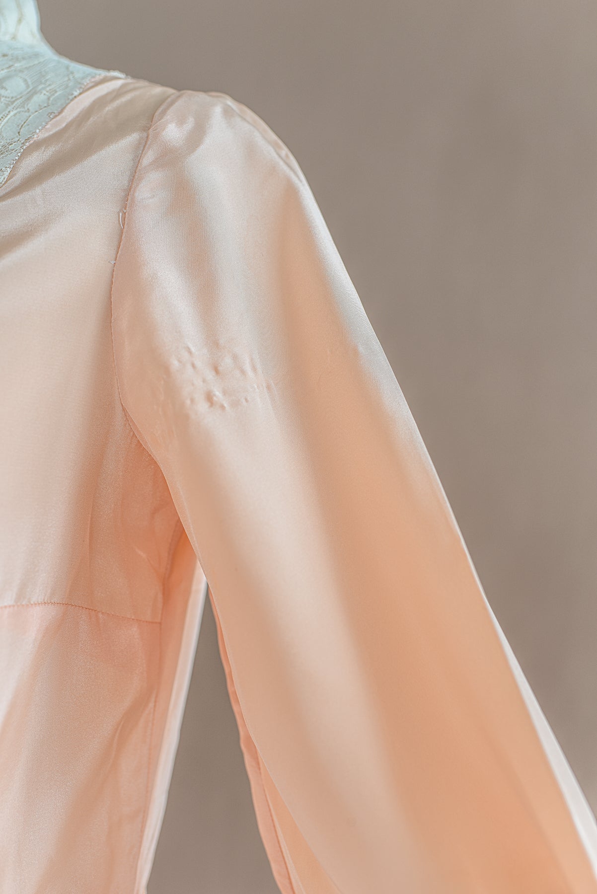 VINTAGE 1940's Peach Pink Lace Trimmed Peignoir Robe S/M