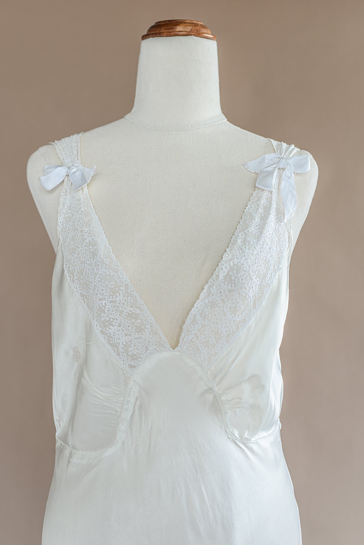 VINTAGE 1940's Ivory Low Back Maxi Nightgown Dress S/M