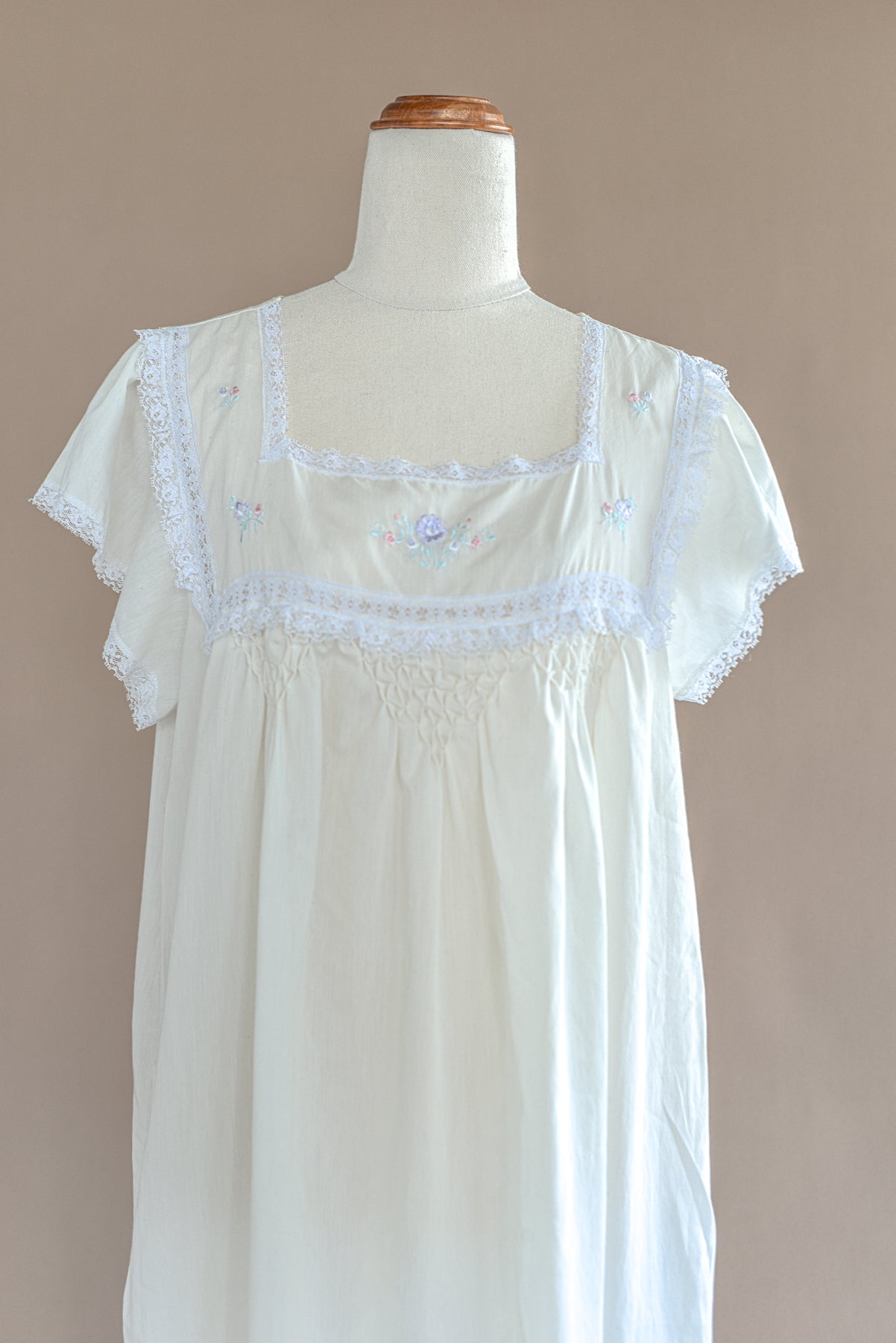 VINTAGE Pale Yellow Cotton Flower Embroidered Maxi Nightgown Dress M/L