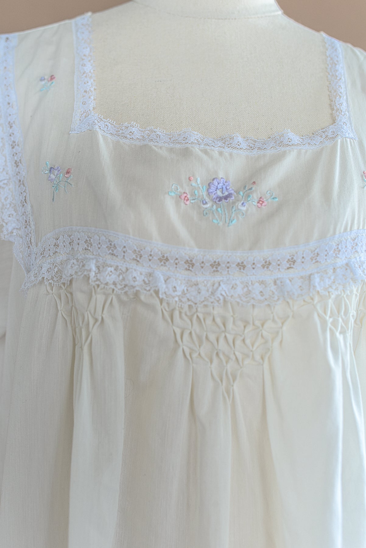VINTAGE Pale Yellow Cotton Flower Embroidered Maxi Nightgown Dress M/L