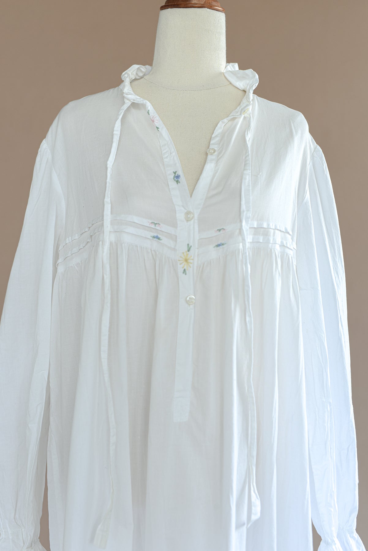 VINTAGE Laura Ashley Cotton Flower Embroidered Maxi Nightgown Dress M/L