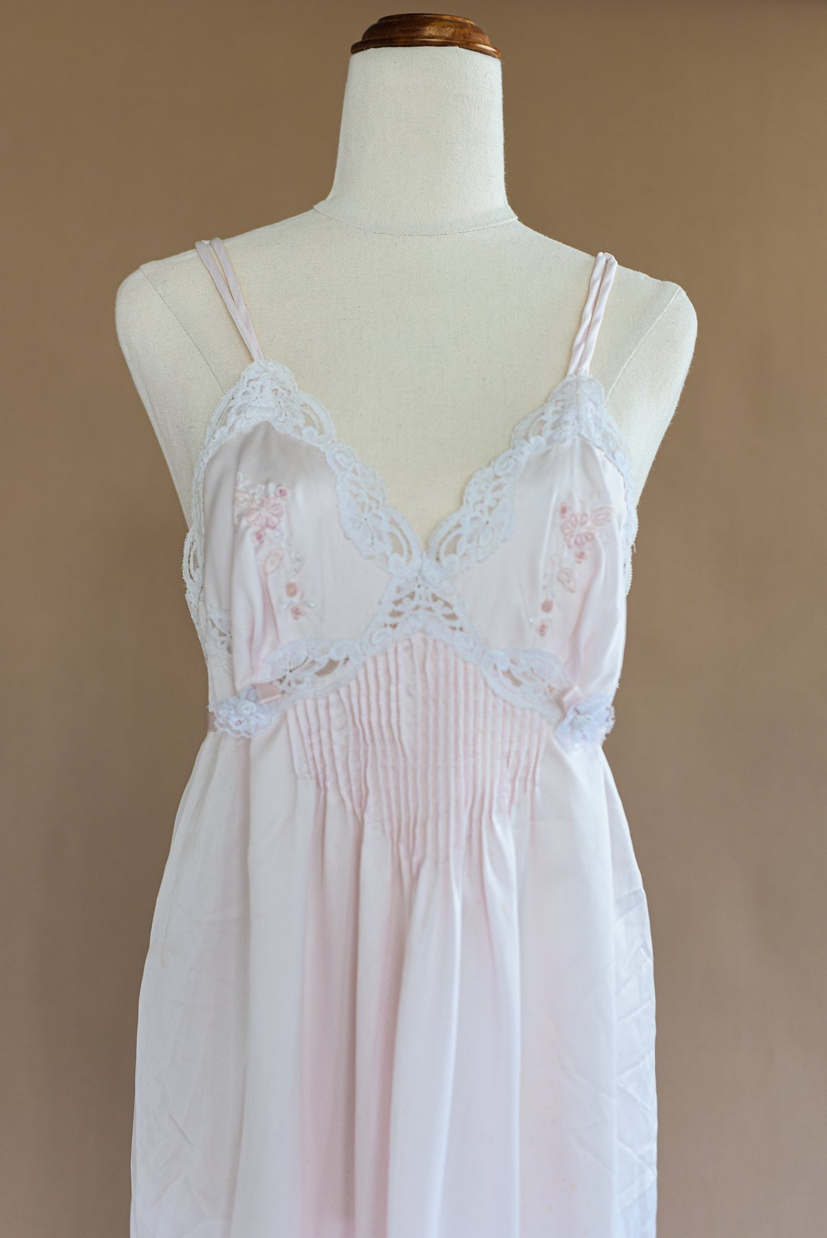 VINTAGE Pink Embroidered Nightgown With White Lace Trim S/M