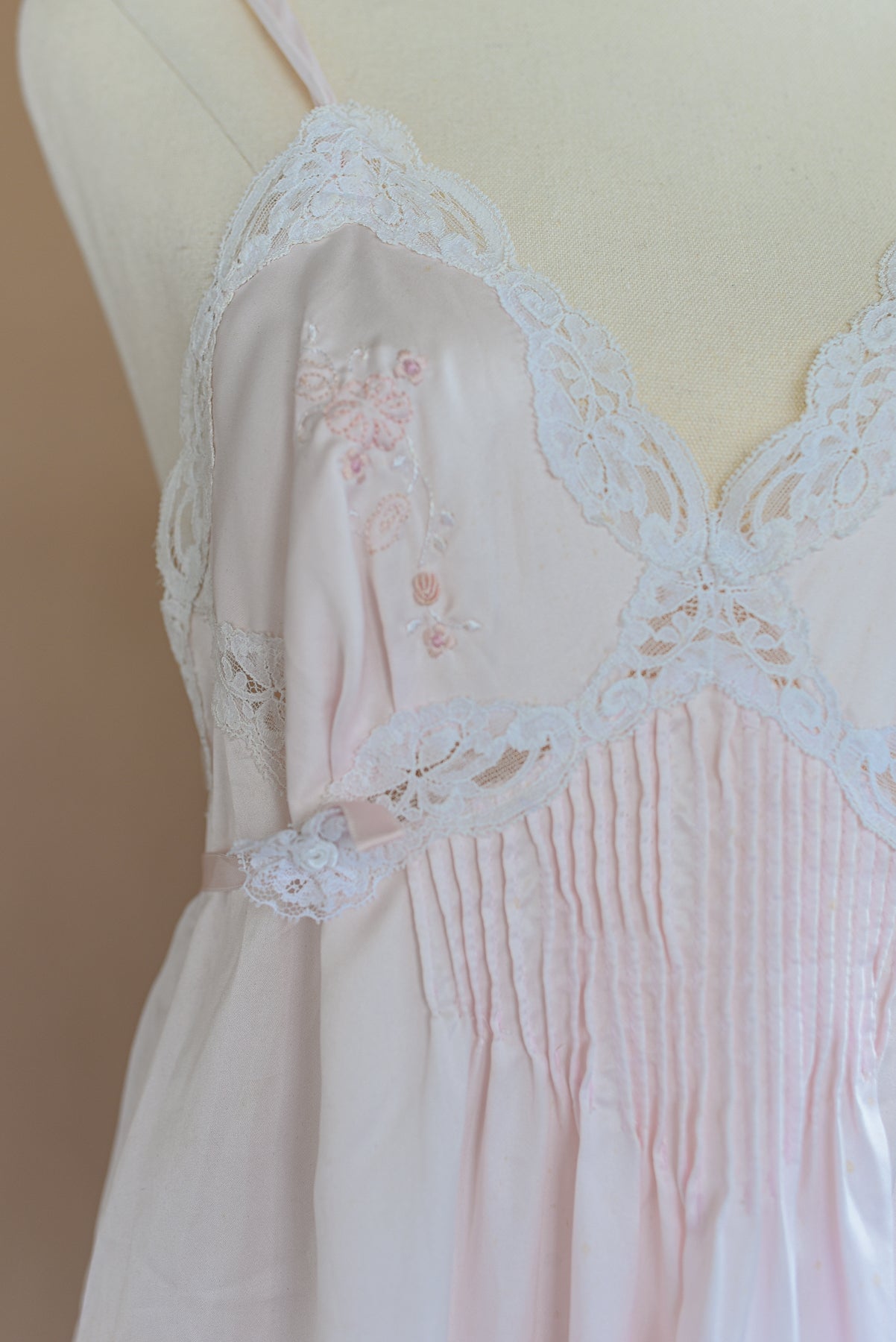 VINTAGE Pink Embroidered Nightgown With White Lace Trim S/M