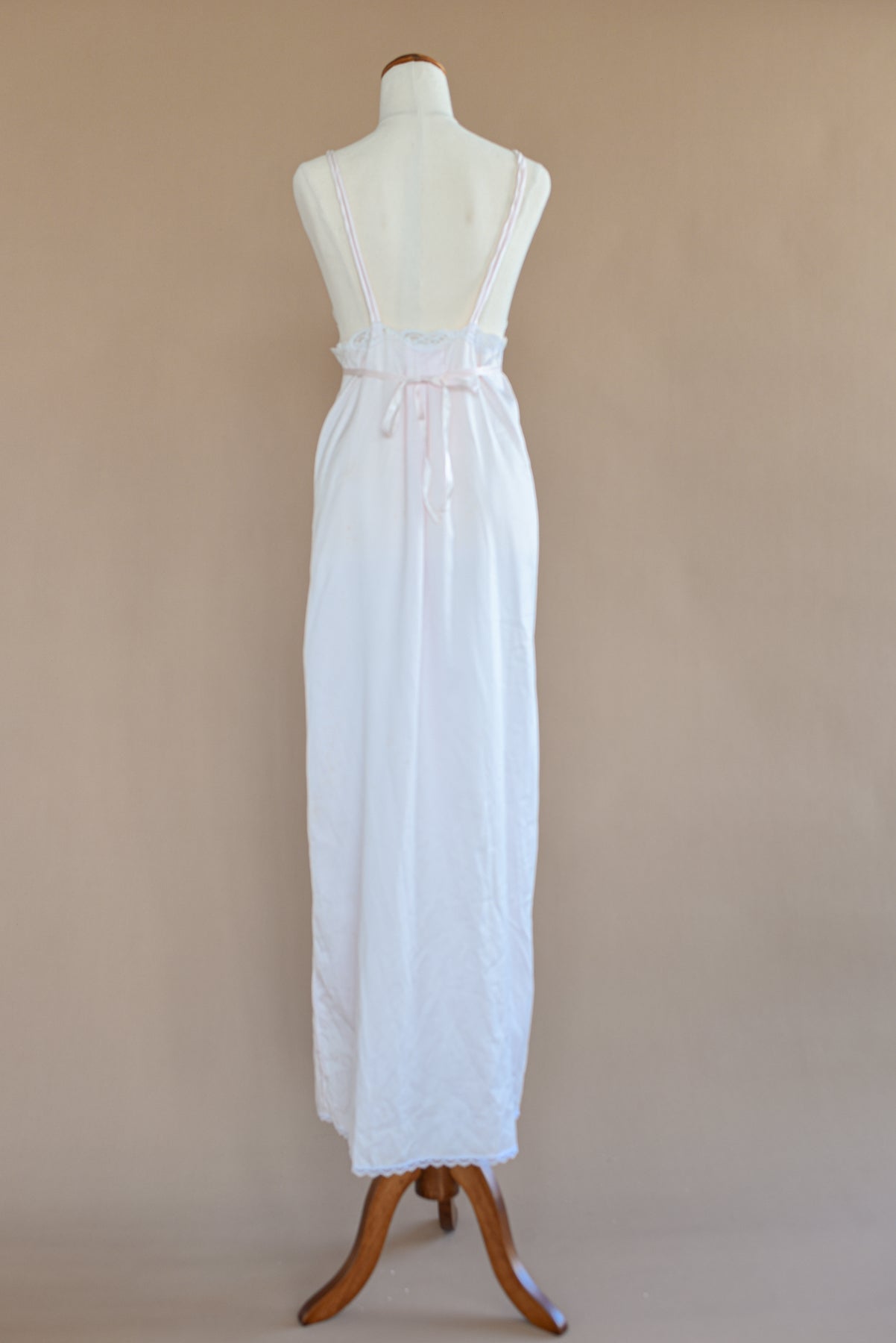 VINTAGE Pink Embroidered Nightgown With White Lace Trim S/M