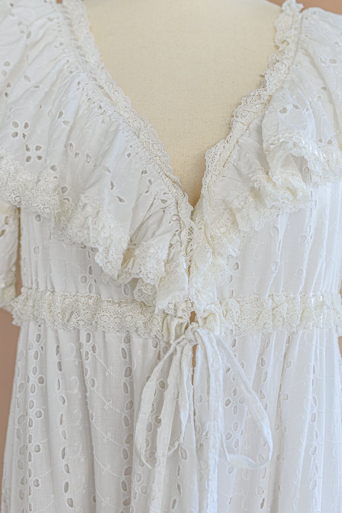 VINTAGE 1960's Broderie Anglaise Cotton Prairie Dress M/L