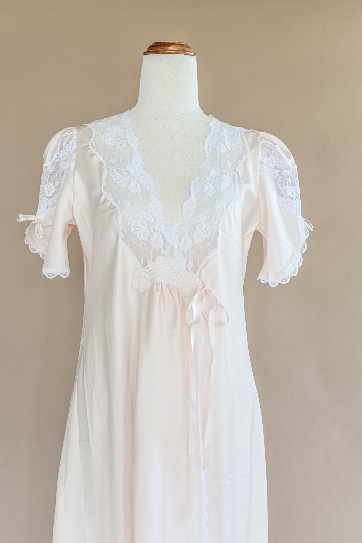 VINTAGE Pink Lace Trimmed Short Sleeve Peignoir Robe S/M