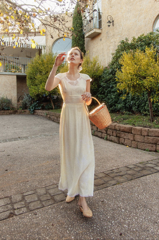 VINTAGE 1940's Pale Yellow Lace Trimmed Nightgown Dress M