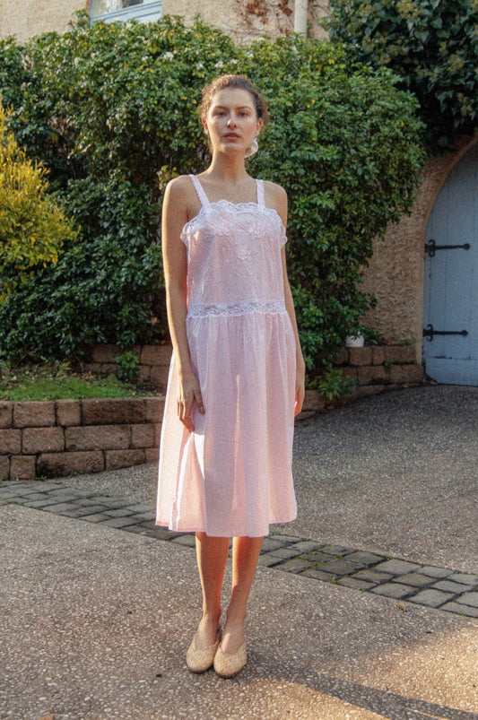 VINTAGE Ashley Taylor Pink Cotton Flower Embroidered Chemise Midi Dress M/L