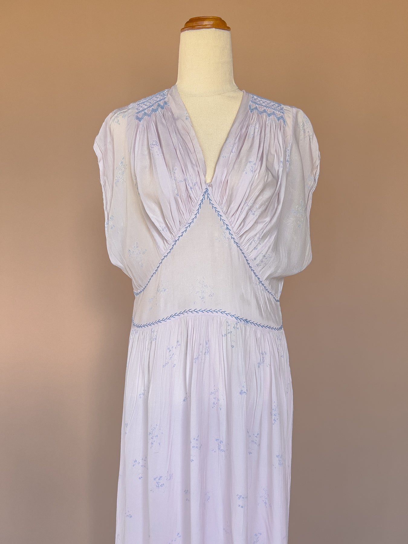 VINTAGE 1940's Lavander Floral Maxi Nightgown Dress M/L
