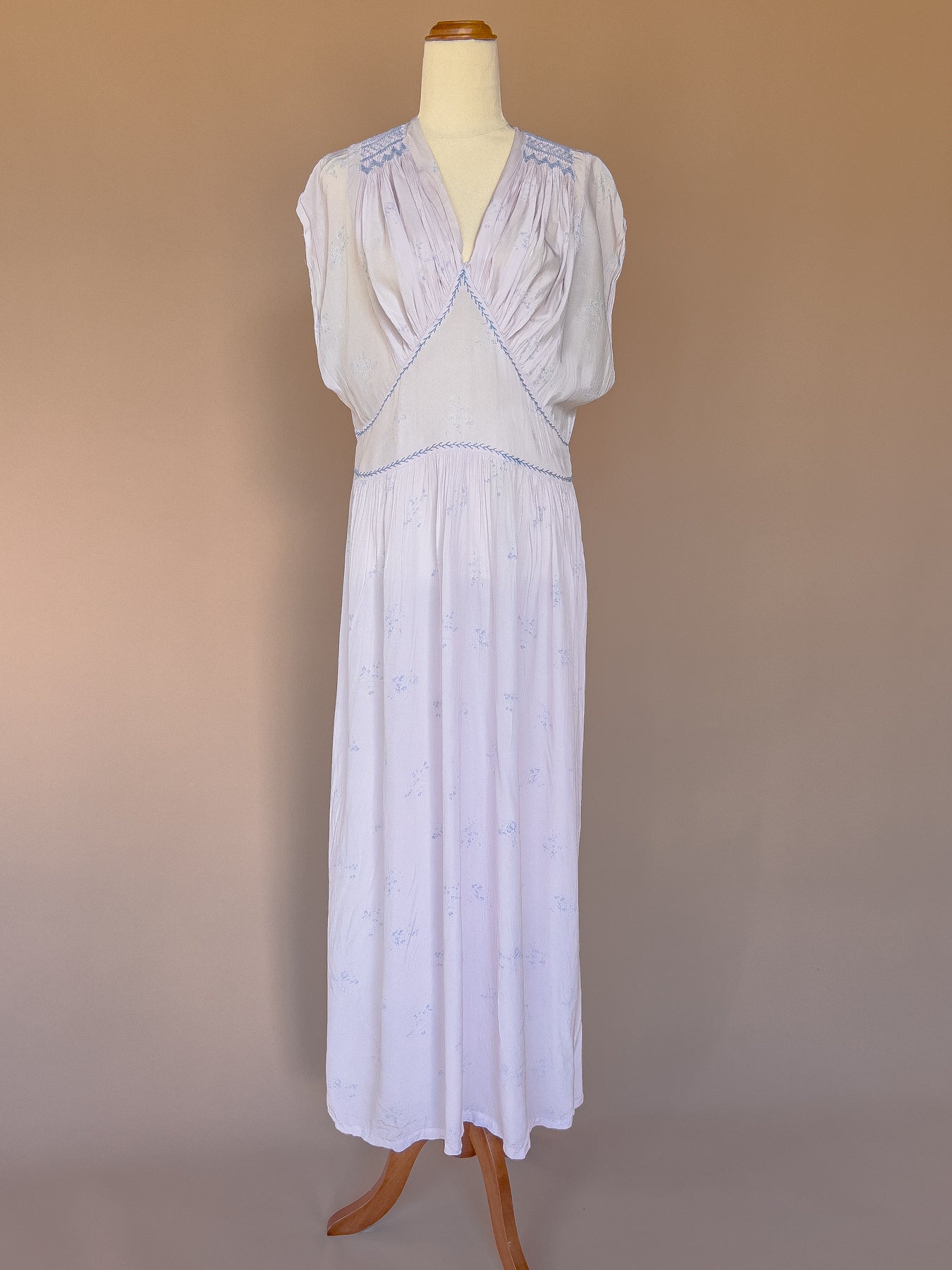 VINTAGE 1940's Lavander Floral Maxi Nightgown Dress M/L