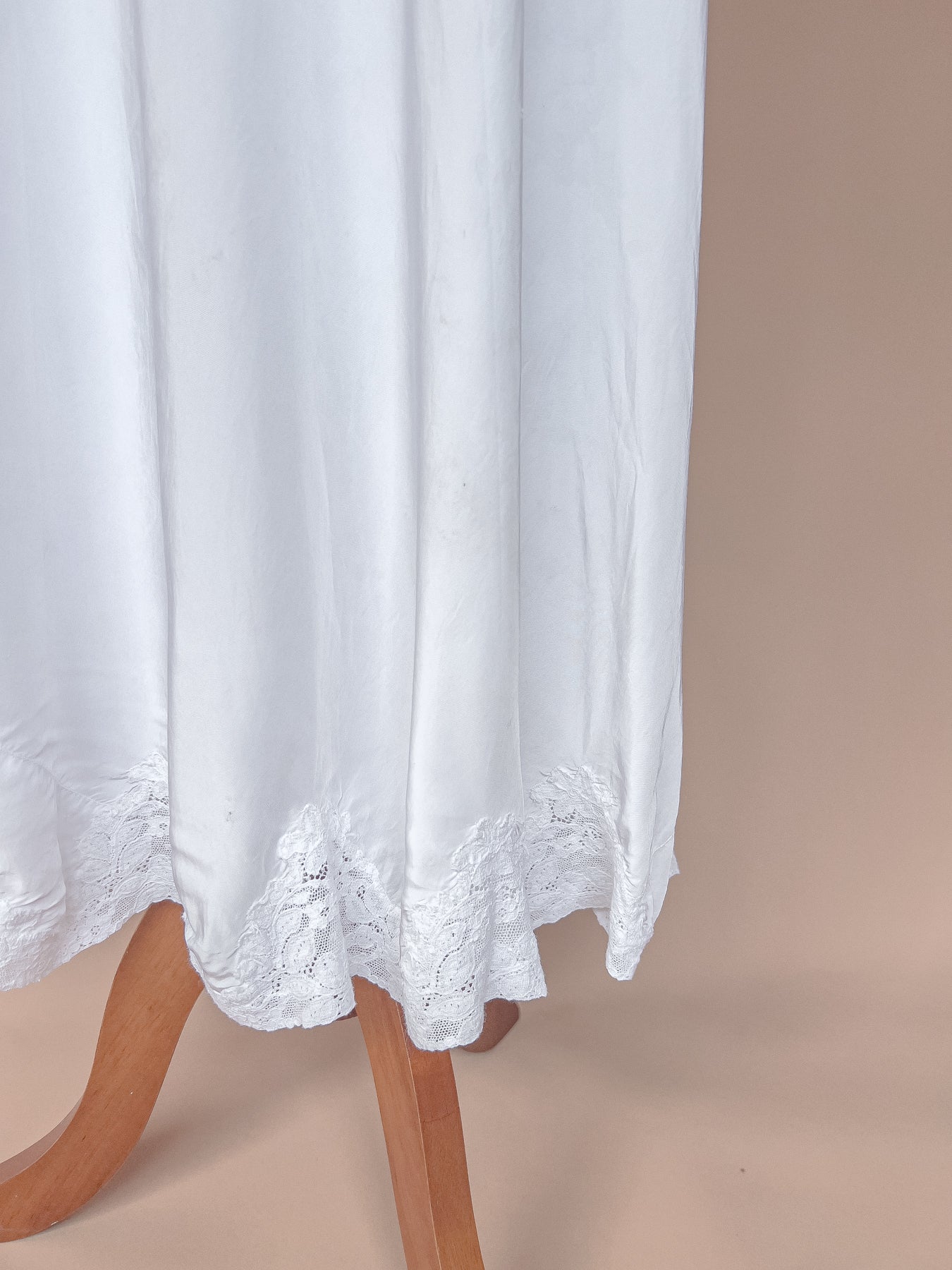 VINTAGE 1940's White Lace Trimmed Maxi Night Gown Dress S/M