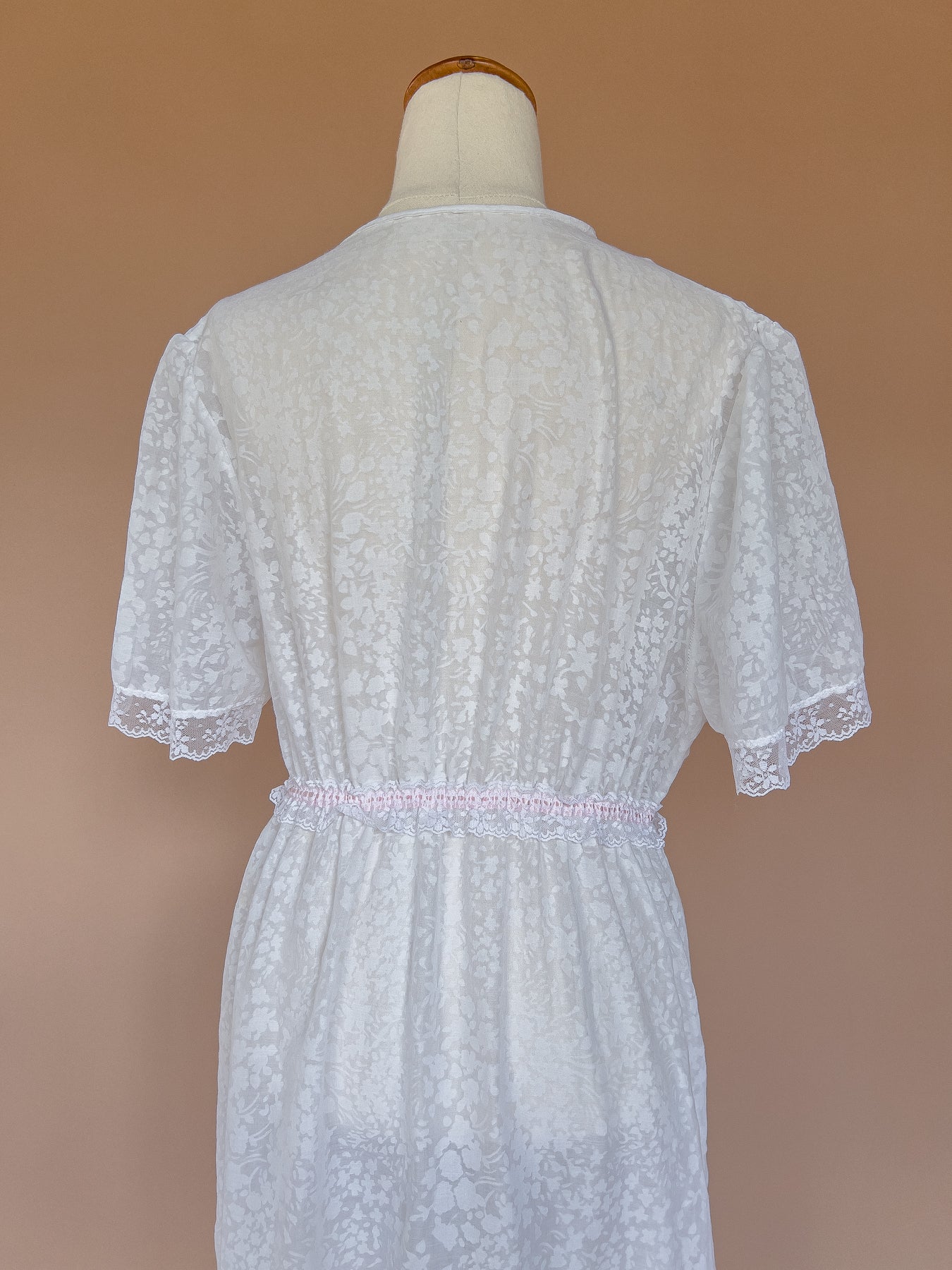 VINTAGE 1970's White Lace Trimmed Short Sleeve Button Down Peignoir Robe Dress S/M