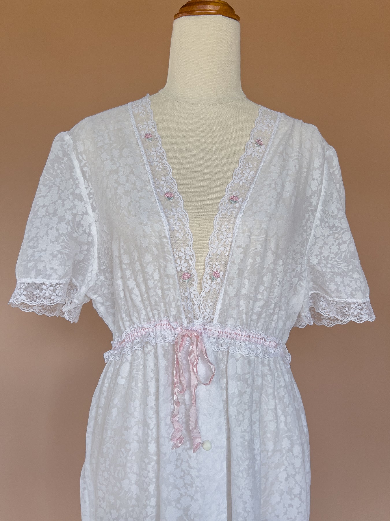 VINTAGE 1970's White Lace Trimmed Short Sleeve Button Down Peignoir Robe Dress S/M
