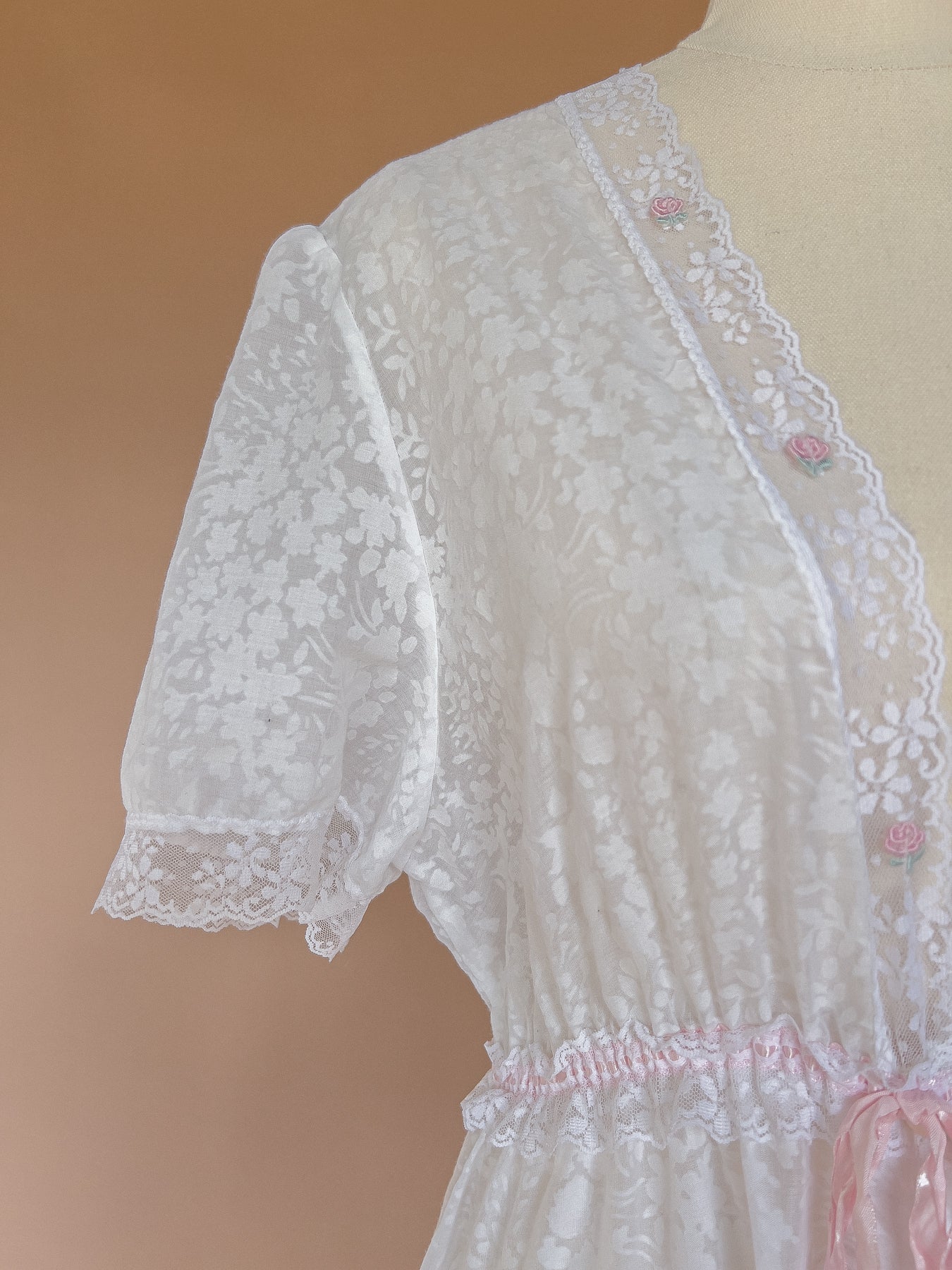 VINTAGE 1970's White Lace Trimmed Short Sleeve Button Down Peignoir Robe Dress S/M