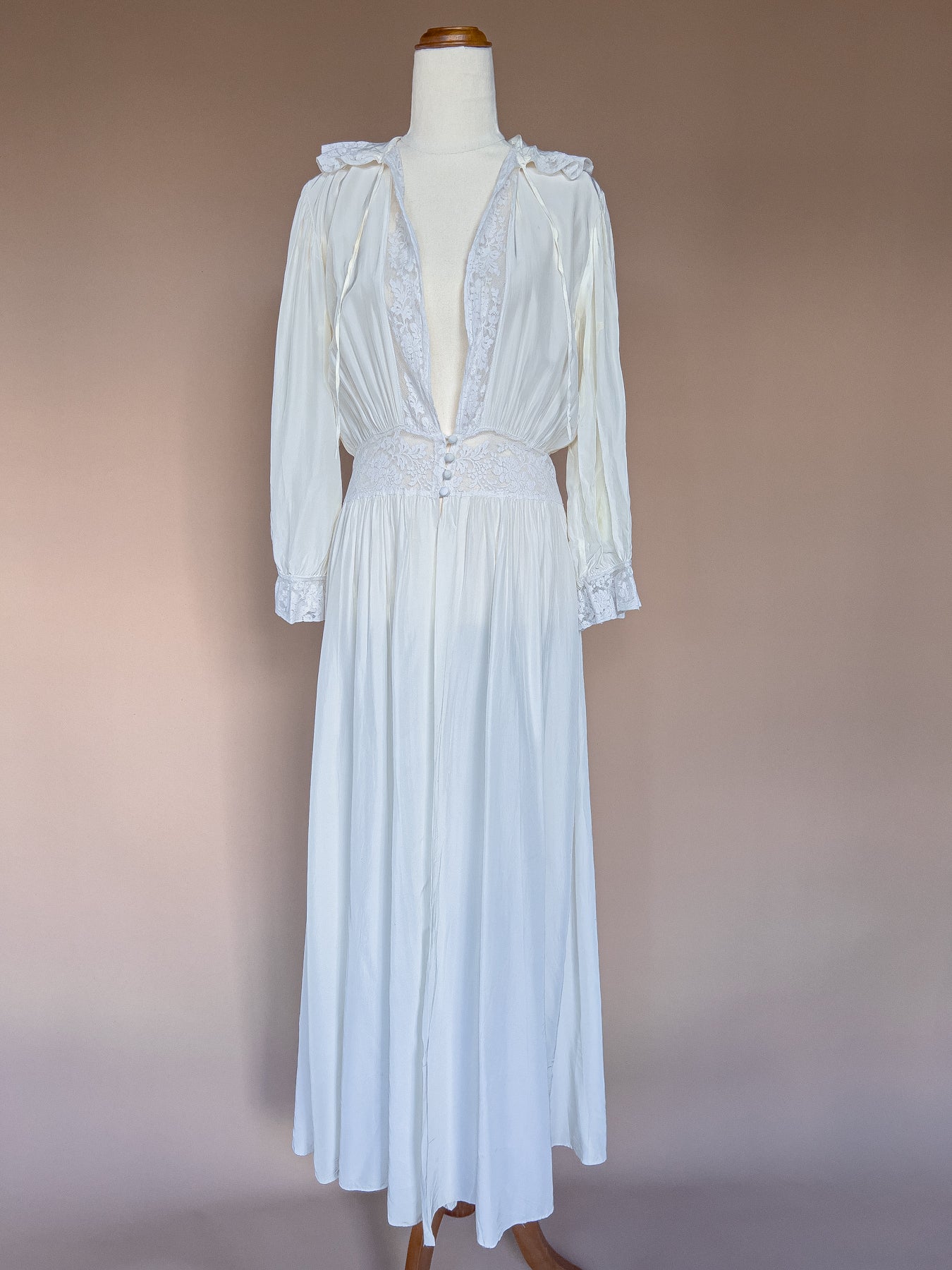 VINTAGE 1940's White Bridal Peignoir Nightgown Robe S