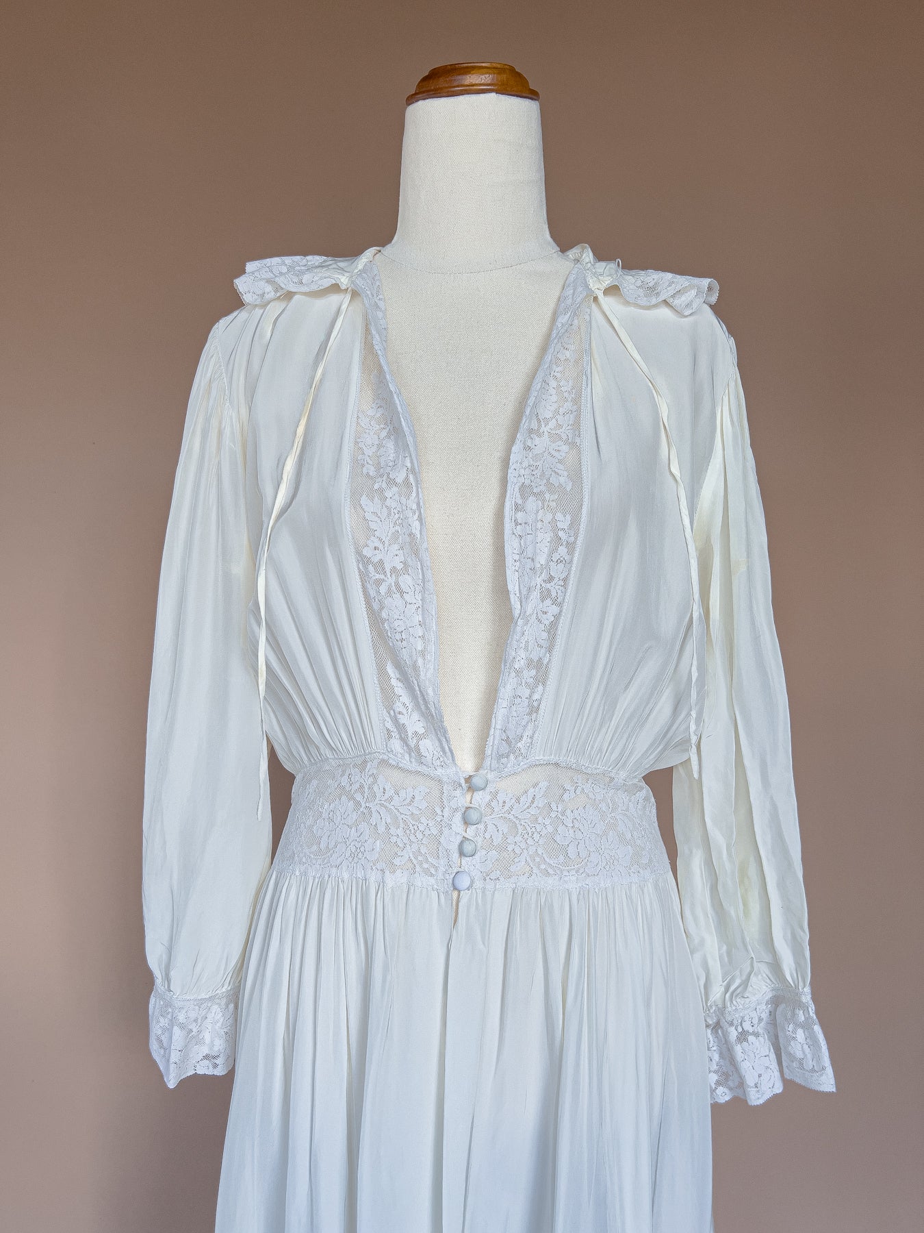 VINTAGE 1940's White Bridal Peignoir Nightgown Robe S