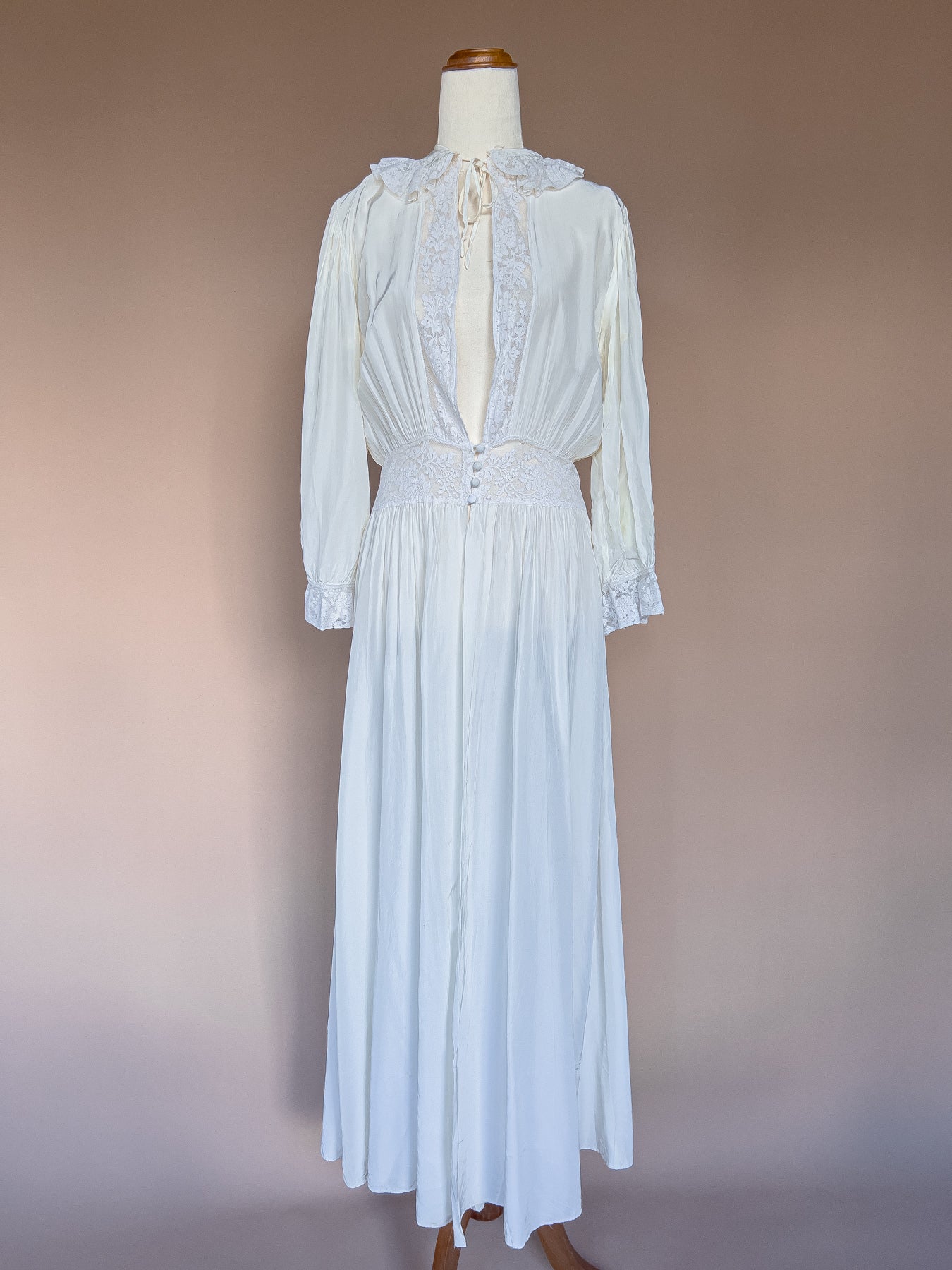 VINTAGE 1940's White Bridal Peignoir Nightgown Robe S
