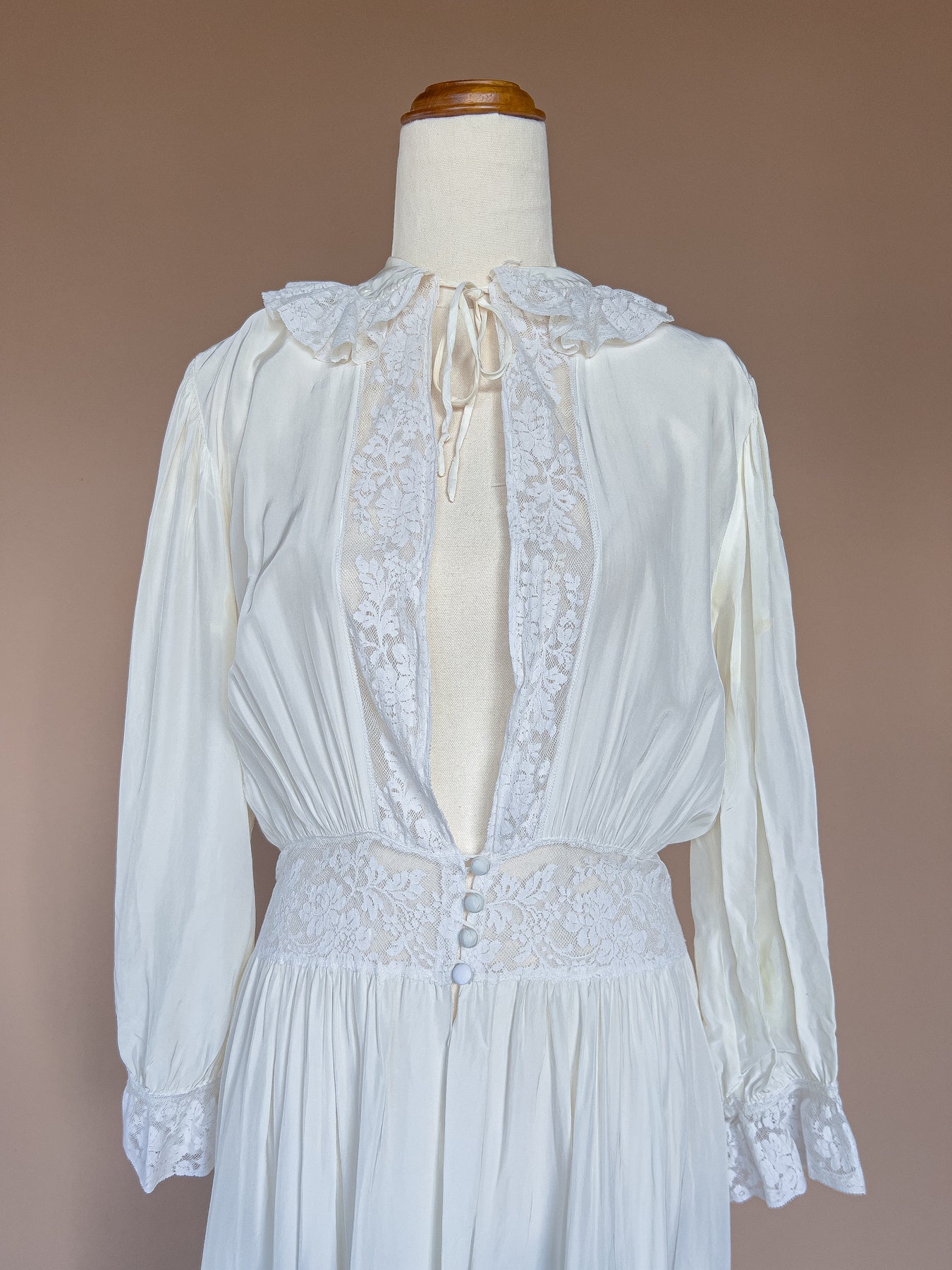 VINTAGE 1940's White Bridal Peignoir Nightgown Robe S