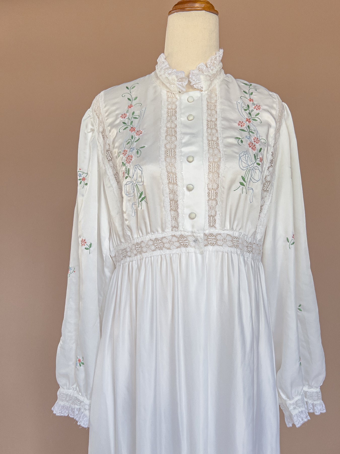 VINTAGE 1940's White Button Down Satin Nightgown Maxi Dress/Robe With Flower Embroidery S/M
