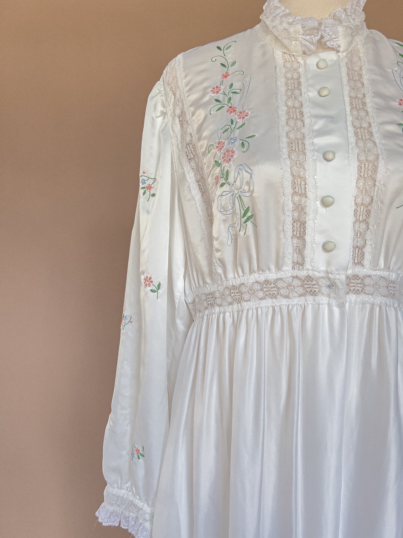 VINTAGE 1940's White Button Down Satin Nightgown Maxi Dress/Robe With Flower Embroidery S/M